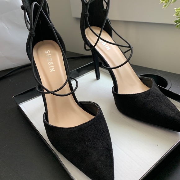 Black Criss cross strappy heels - Picture 11 of 13